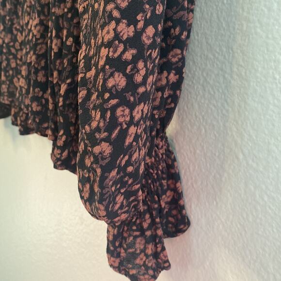 Free People dark floral bohemian elastic waist flowy  blouse size large - Picture 6 of 11